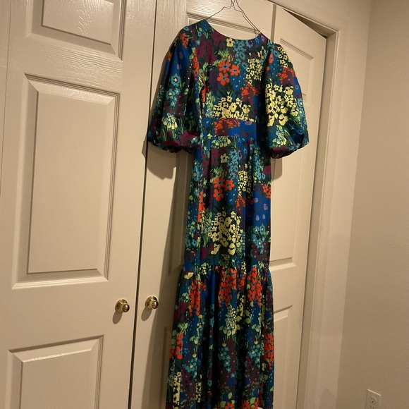 Beulah Style floral dress sz small, bottom is tiered and sleeves are full - Picture 2 of 7